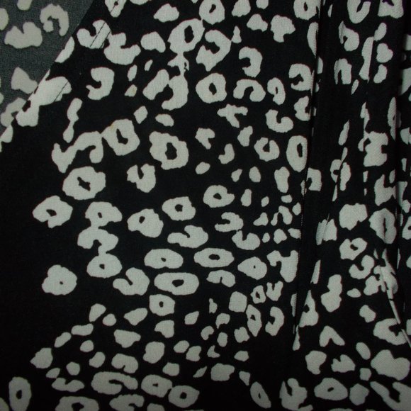 Jennifer Lopez Patterned Blouse Size 3X - Picture 6 of 8